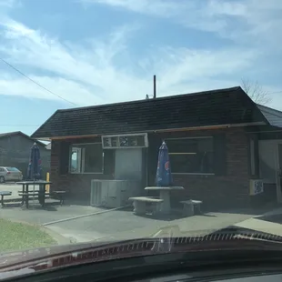 the outside of the restaurant