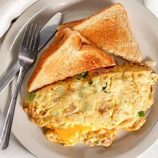 Omelet with toast