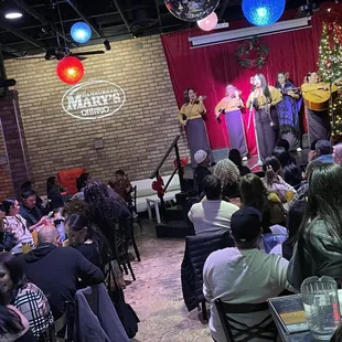 Live entertainment every weekend !