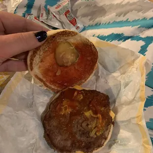 Regular cheeseburger
