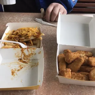 Chile cheese fries/ jalapeño poppers