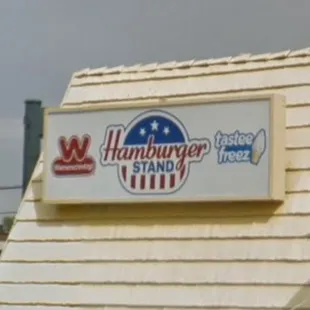 Note the Der Wienerschnitzel logo