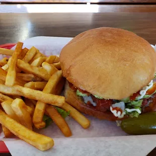 La texana burger with fries