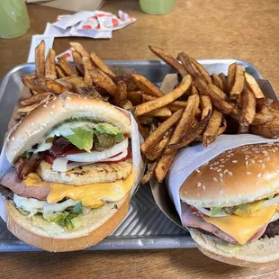 Del Gordo Hawaiiana Burger and Del Gordo Cubana Burger