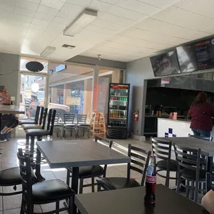 the interior of a fast food restaurant
