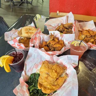 food, chicken wings and fried chicken