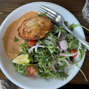 Salmon &amp; Codcake w/chipotle aioli with arugula sala