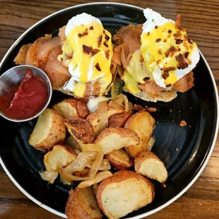 Smoked salmon with poached eggs