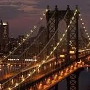 The Brooklyn bridge on a spectacular night.