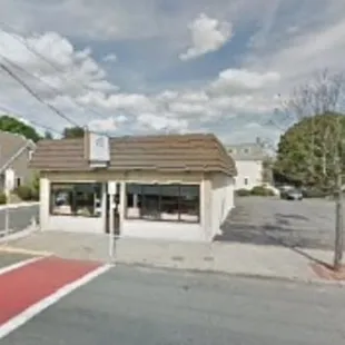 Hammersmith small and cozy with plenty of parking!