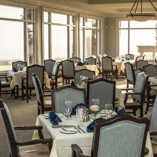 Two clubhouses offer two dining experiences with one standard: friendly, professional service.