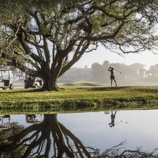 A leading Florida golf community, Hammock Dunes Club offers two outstanding championship Audubon-certified golf courses.