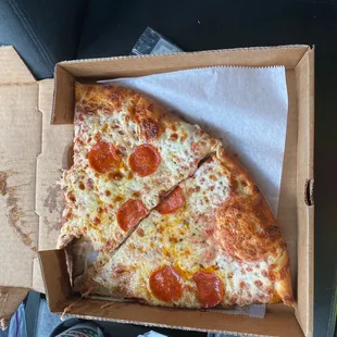 Basic NY stylee pepperoni slice (2)