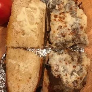 Steak hoagie cheese onions mushrooms tomato's. As u can see it wasn't very apitizing no tomato etc