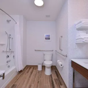 Guest room bath