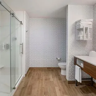 Guest room bath