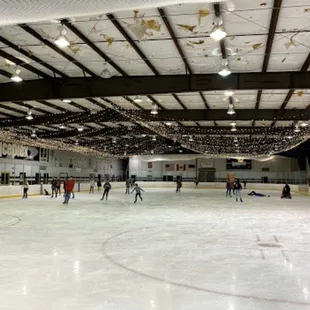 on ice it looks like this(red coats r staff)