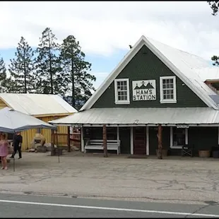 Today we noticed Chef Bobby set up a grill in the parking lot, in front of the restaurant.  That's a great welcome!