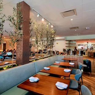 sushi and sashimi, interior