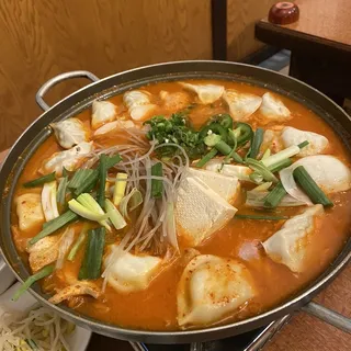 71. Kalguksu Mandu Jeongol