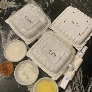One small rice (far left) for 3 large dishes.