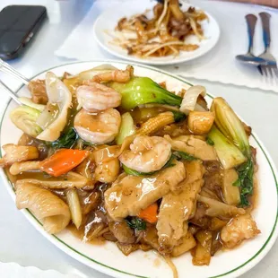 39. Seafood chow fun - w/ gravy