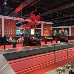 Lots of seating in attractive space