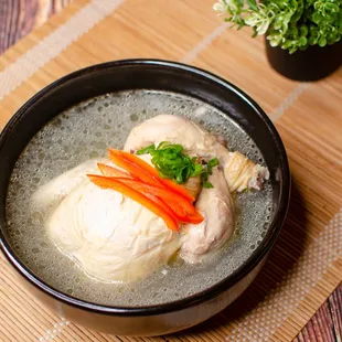 Samgyetang
삼계탕 参鸡汤