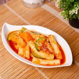 Dukbokki
떡볶이 辣炒年糕