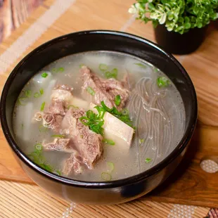 Galbi Tang
 갈비탕 牛排骨汤