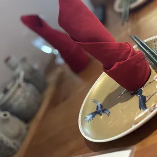 Nice utensils and dish ware. Good touch.