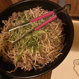 Beef Brisket with Bean Sprouts()