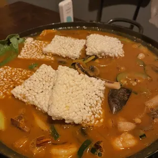 Seafood noorungi soup