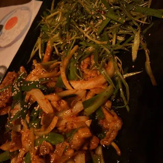 Hanshin Stir Pork with Chives Salad()