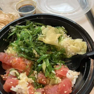 Poke tuna bowl: rice is so dry, no wasabi provided only soy sauce. Quality of tuna is ok, bland. Not coming back