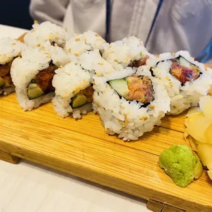 Spicy tuna roll $9