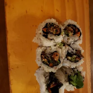 Salmon skin roll