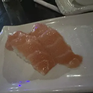 Salmon nigiri