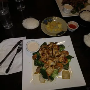 Hibachi shrimp with chicken. Delicious food. They have so many options, and the prices are affordable. Highly recommended.