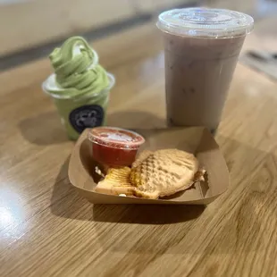 Mix Ice Cream Black Milk Tea Pepperoni &amp; Mozzarella Taiyaki