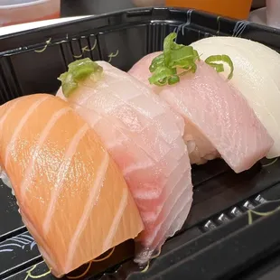 No small cuts of fish on these nigiri! Fresh and delicious!