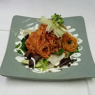 Cold Ramen Salad with Spicy Sauce