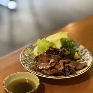 a plate of beef and broccoli