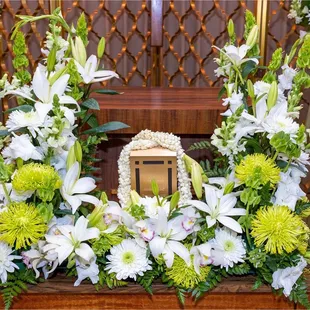 Urn centerpiece