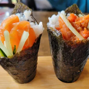 non-spicy salmon and spicy tuna temaki