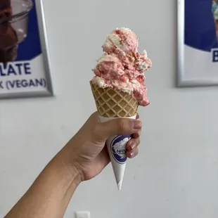 Strawberry cheese cake 1 a scoop