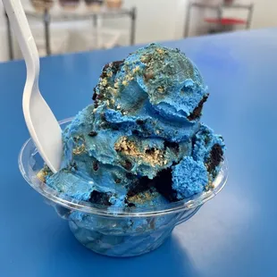Blue monster - vanilla ice cream with Oreo and chocolate chip cookies