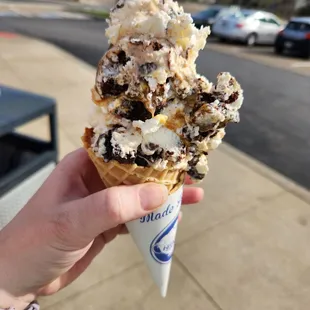 Vanilla Caramel Brownie Swirl. I'm just impressed I didn't drop it.