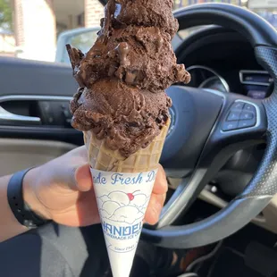 Chocoholic Chunk, single, waffle cone