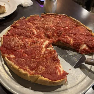 a deep dish deep dish pizza